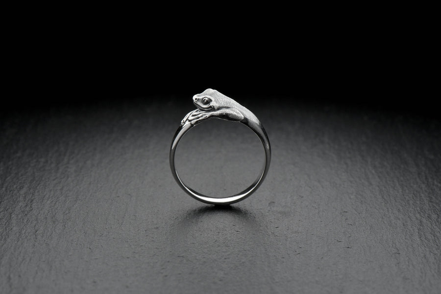 animal jewelry	animal ring	silver ring	frog lover	frog ring	Froschring	bague grenouille	frog totem ring	frog gift	frog jewelry	frog	silver frog ring	gift for her (etsy image id: 7340286694)