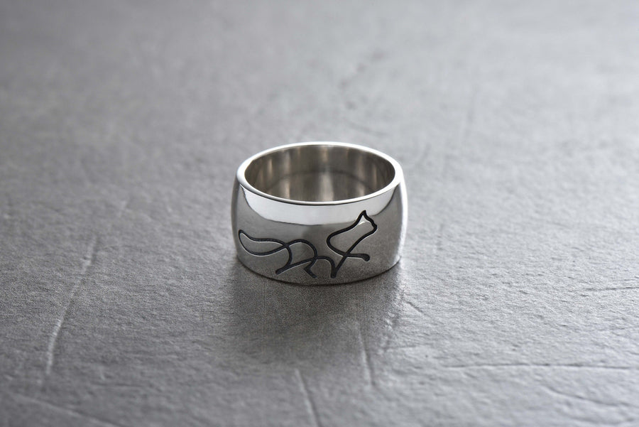 Minimalist Sterling Silver Cat Ring – Modern Engraved Feline Band (etsy image id: 5026636257)