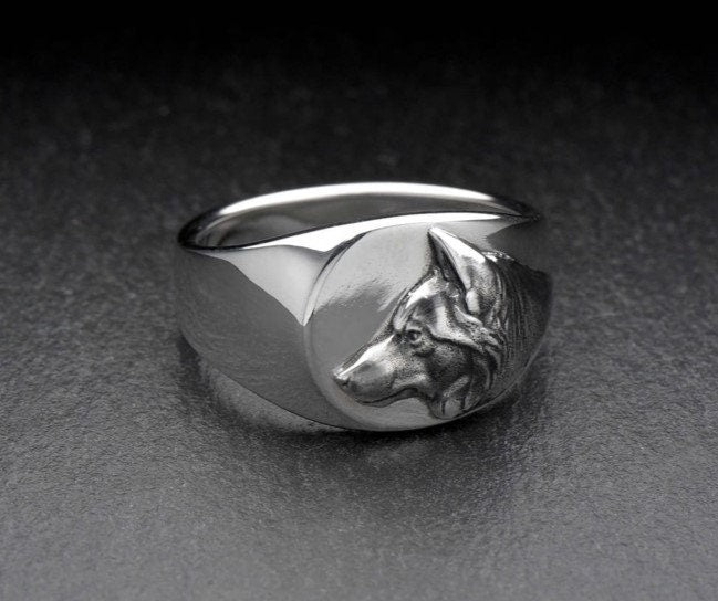 Signet ring	men's jewelry	silver signet ring	animal signet ring	animal silver ring	signet silver ring	men ring	men jewelry	wolf signet ring	wolf's head ring	calm wolf ring	Wolfsring	bague loup (etsy image id: 7285913187)