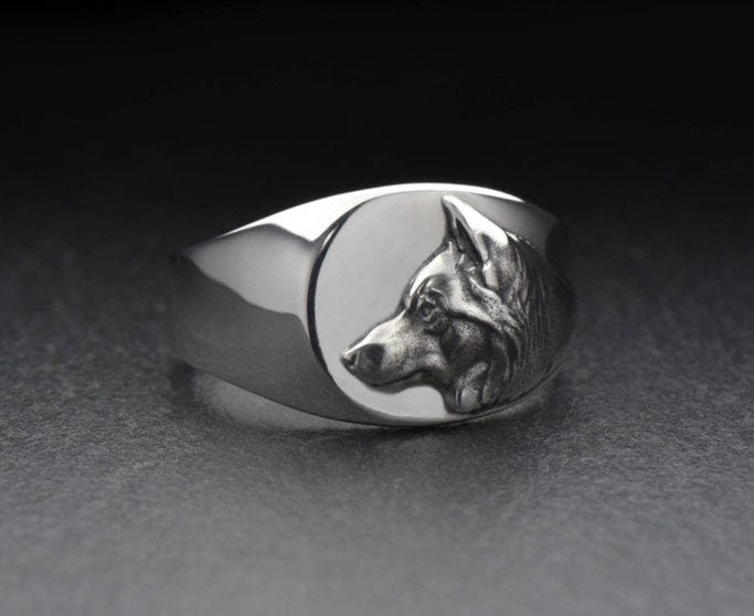 Signet ring	men's jewelry	silver signet ring	animal signet ring	animal silver ring	signet silver ring	men ring	men jewelry	wolf signet ring	wolf's head ring	calm wolf ring	Wolfsring	bague loup (etsy image id: 7285913187)