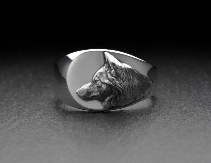 Signet ring	men's jewelry	silver signet ring	animal signet ring	animal silver ring	signet silver ring	men ring	men jewelry	wolf signet ring	wolf's head ring	calm wolf ring	Wolfsring	bague loup (etsy image id: 7285913187)