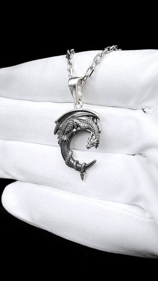 Dragon jewelry	dragon pendant	skull pendant	silver pendant	animal jewelry	silver dragon	dragon moon	moon pendant	throne pendat	throne games	game of thrones	dragon necklace	ancient dragon (etsy image id: 4250656418)