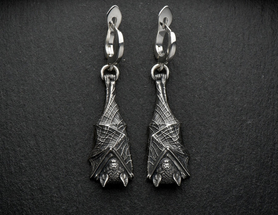 bat garniture	bat lover gift	haloween gift	gothic	Fledermaus Ohrringe	boucles d'oreilles 
Resting against a dark stone background, they look like ancient talismans of the night, appealing to anyone who finds beauty and tranquility in the shadows.