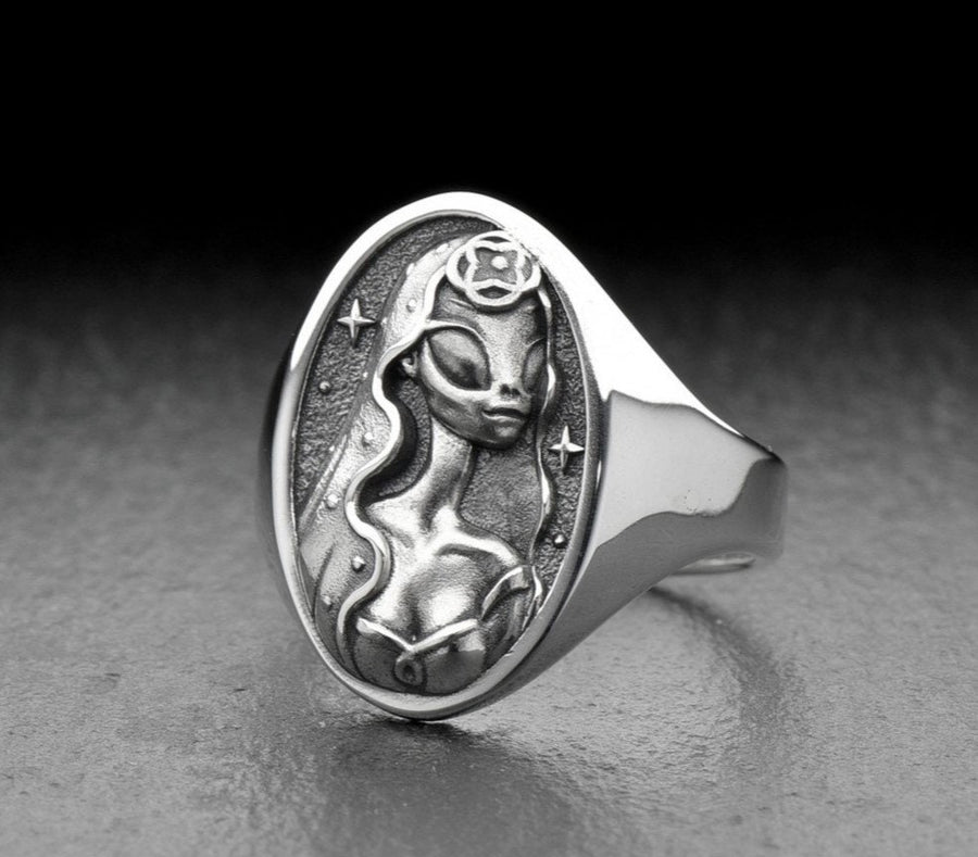 Women jewelry	Alien Jewelry	Ring with alien	ring with ufo	Ufo ring silver	Alien visitor (etsy image id: 7260701734)