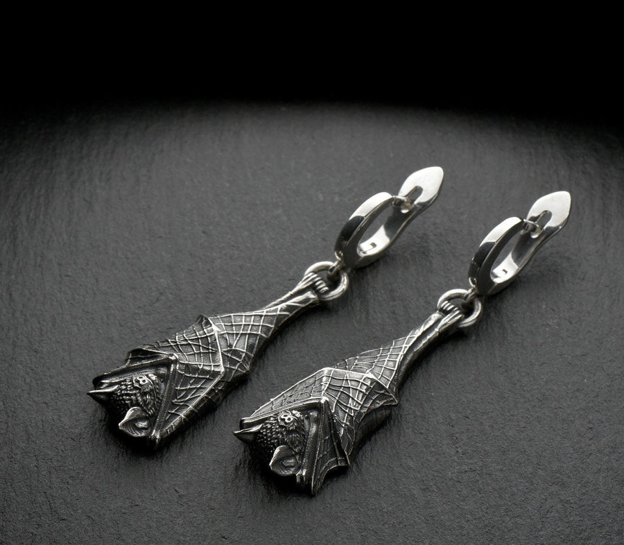 bat garniture	bat lover gift	haloween gift	gothic	Fledermaus Ohrringe	boucles d'oreilles 
Resting against a dark stone background, they look like ancient talismans of the night, appealing to anyone who finds beauty and tranquility in the shadows.