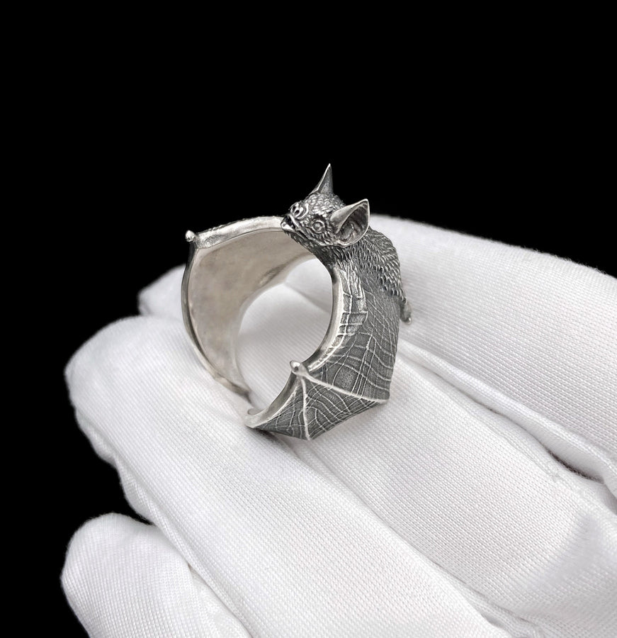 Bat silver ring	bat art	bat jewelry	bat ring	silver bat ring	vampire ring	halloween ring	fledermaus-ring	bat rings	anneau de chauve	Fledermausring	bat	gothic gift (etsy image id: 7343919206)
