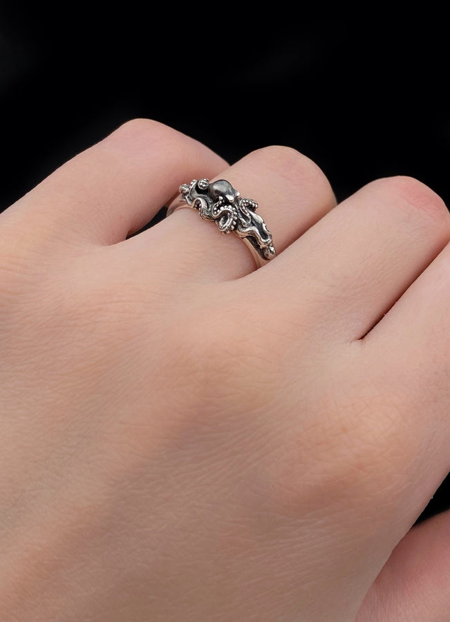 Octopus ring	octopus art	tentacle ring	octopus jewelry	Oktopus-Ring	bague pieuvre (etsy image id: 4194813655)