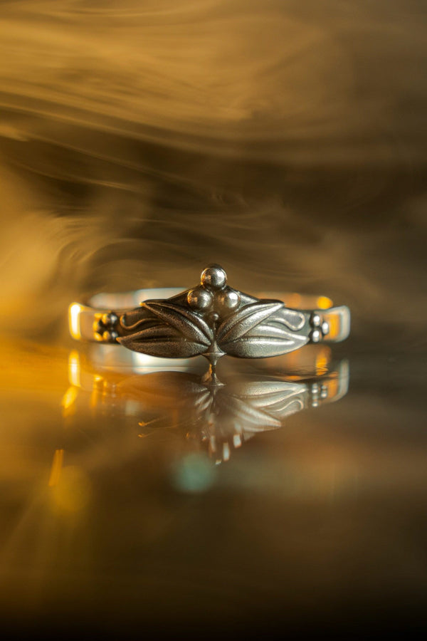 Forged in silver, inspired by shadow.
A gothic ring that echoes medieval cathedrals and forgotten vows.
Not just jewelry — a story you wear. (etsy image id: 6880612840)