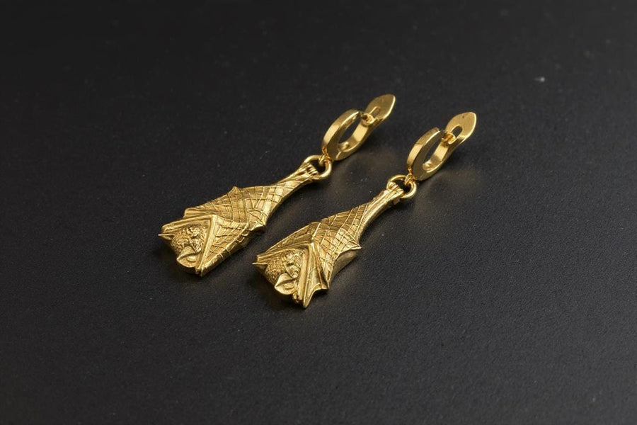 bat garniture	bat lover gift	haloween gift	gothic	Fledermaus Ohrringe	boucles d'oreilles 
Resting against a dark stone background, they look like ancient talismans of the night, appealing to anyone who finds beauty and tranquility in the shadows.
