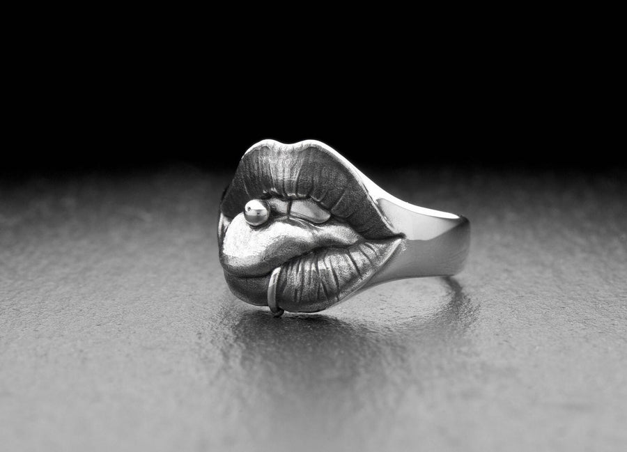 sterling silver ring	love gift	sweetheart gift	sweetheart ring	gift for him	Silver Ring Lip	gift for her	Ring Lip	Lips	jewelry lips	Ribg lips	body jewelry	silver (etsy image id: 7308740879)