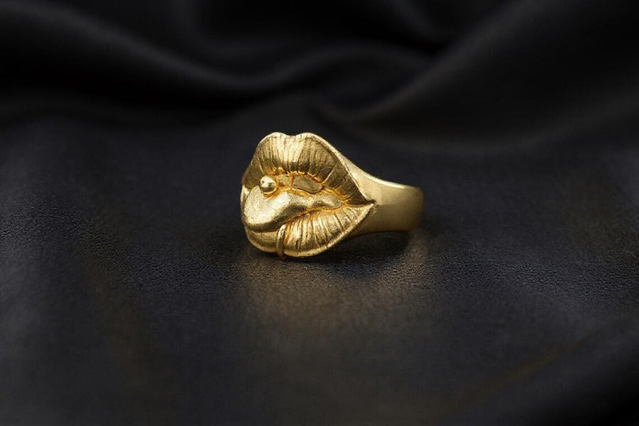 sterling silver ring	love gift	sweetheart gift	sweetheart ring	gift for him	Silver Ring Lip	gift for her	Ring Lip	Lips	jewelry lips	Ribg lips	body jewelry	silver (etsy image id: 7308740879)