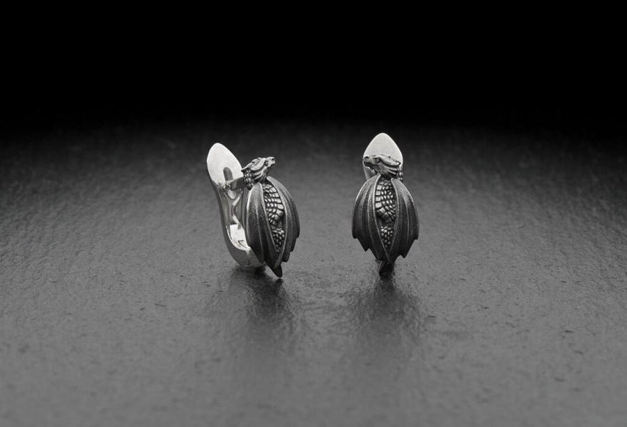 The dragon is one of the most amazing creatures, with representations in myths, legends, and art in almost all cultures. The dragon is considered the embodiment of wisdom and magical power. (etsy image id: 7163149166)
