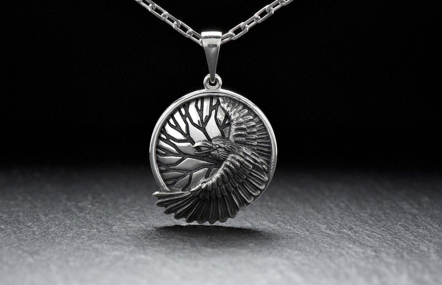 The raven is not only one of the most intelligent birds in the world, but also a powerful symbol of wisdom, foresight and strength.

bird lover		raven jewelry	raven pendant 	bird jewelry	crow	raven lover	gift for her	gift for him (etsy image id: 7224324637)