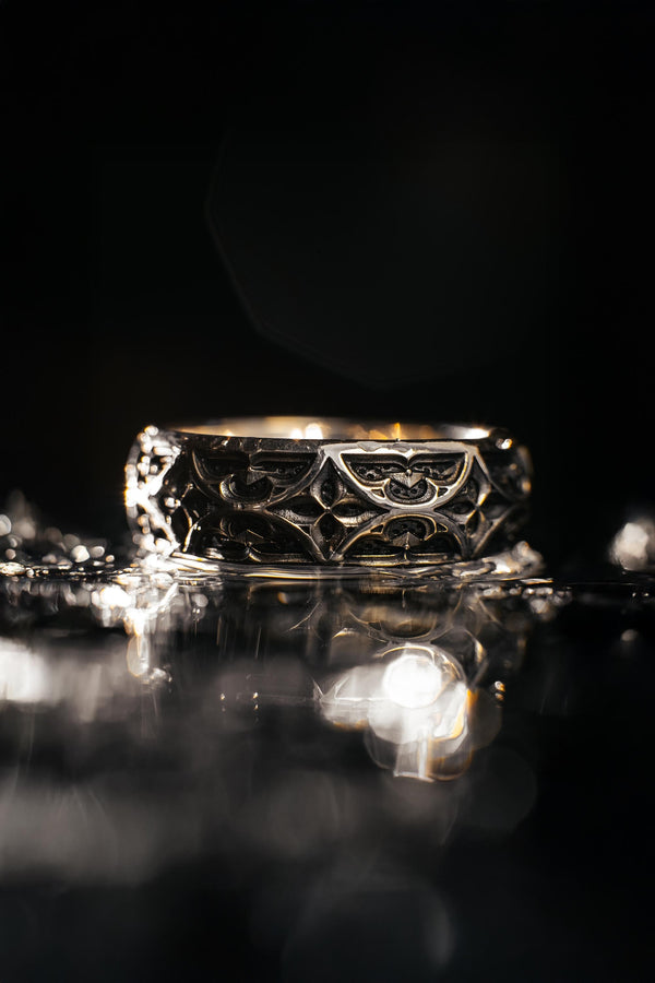 The image demonstrates the seamless nature of the pattern, which wraps around the ring without a visible break. This indicates high-quality casting and mold-making. The rim is substantial but rounded, preventing the ring from digging into the finger. It showcases a balance between rugged "blacksmith" aesthetics and fine jewelry finishing. (etsy image id: 6100248085)