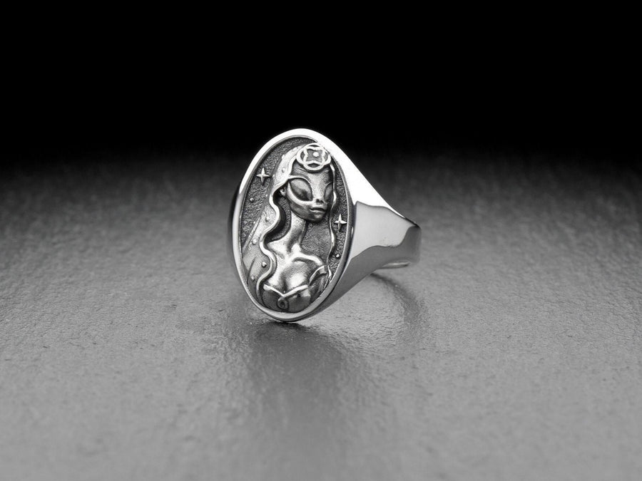 Women jewelry	Alien Jewelry	Ring with alien	ring with ufo	Ufo ring silver	Alien visitor (etsy image id: 7260701734)