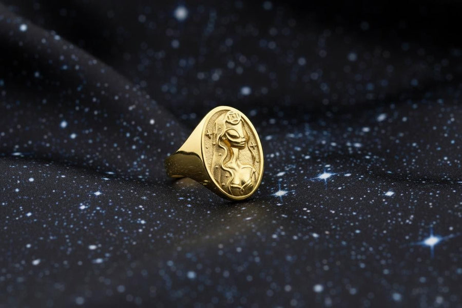 Women jewelry	Alien Jewelry	Ring with alien	ring with ufo	Ufo ring silver	Alien visitor (etsy image id: 7260701734)