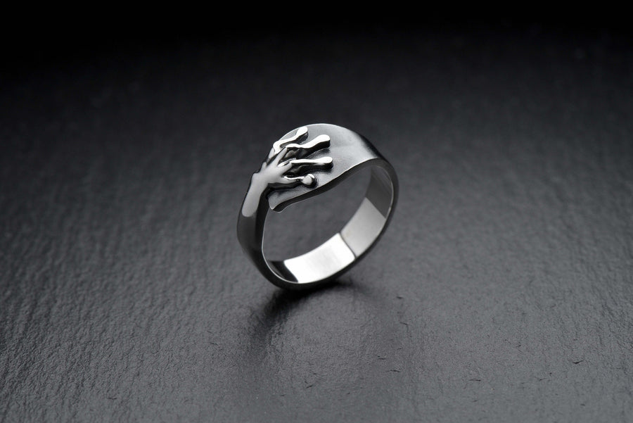 animal jewelry	animal ring	silver ring	frog lover	frog ring	Froschring	bague grenouille	frog totem ring	frog gift	frog jewelry	frog	silver frog ring	gift for her (etsy image id: 7348929144)