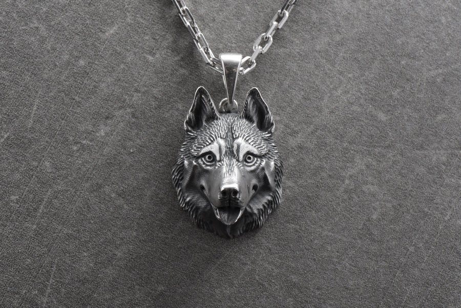 This pendant is made of high quality silver and will be a wonderful decoration for dog and husky lovers in particular. The pendant depicts a beautiful husky that will amaze with its beauty and expressiveness. (etsy image id: 7354046820)
