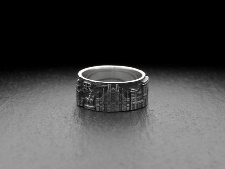 This Milan silver ring is a perfect gift for travelers, friends, family members and more. It features the iconic skyline of Milan and is a reminder of memories and travels. (etsy image id: 7363520171)