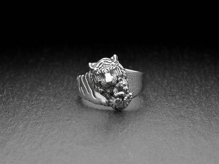 men's jewelry	silver signet ring	animal silver ring	signet silver ring	men ring	men jewelry	women jewelry	women silver ring	ring for woman	wild cat jewelry	Tigress	Tigress ring	tiger child (etsy image id: 7400242005)