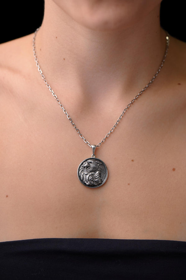 animal jewelry	Tiger pendant	Lion pendant	lion necklace	necklace	tiger (etsy image id: 7350868296)