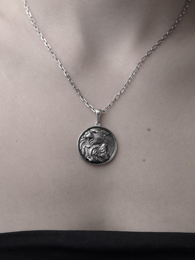 animal jewelry	Tiger pendant	Lion pendant	lion necklace	necklace	tiger (etsy image id: 7350868296)