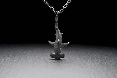 shark necklace	pendentif requin	shark art	art de requin	shark	shark pendant	shark (etsy image id: 7465600611)