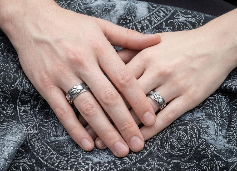 Realistic Wolf Paw Ring, Sterling Silver Animal Track Band, Wild Nature Gift, Totem Spirit Ring, Unisex Wide Band, Might Totem Rings __etsy:7444467914