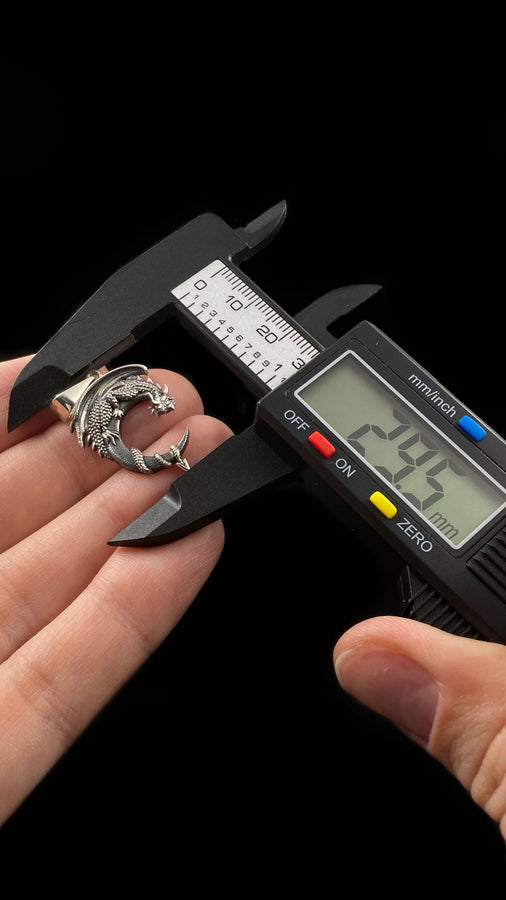 Dragon jewelry	dragon pendant	skull pendant	silver pendant	animal jewelry	silver dragon	dragon moon	moon pendant	throne pendat	throne games	game of thrones	dragon necklace	ancient dragon (etsy image id: 4250656418)
